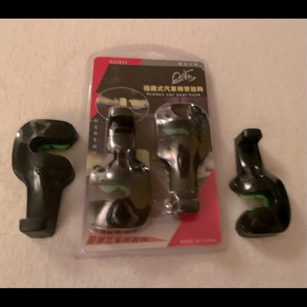 4 hidden car hooks.